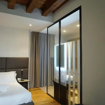 Palazzo Santamarina Luxury & בית הארחה